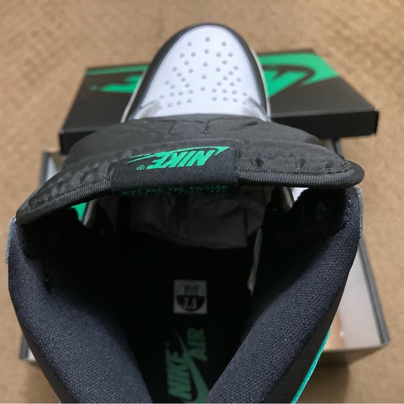 Jordan 1 Retro High OG - Lucky Green - Picture 8 of 9